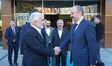 HÜDA PAR Genel Başkanı Yapıcıoğlu Batman Valisi Canalp'la görüştü