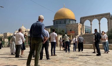 İşgalci Yahudiler Mescid-i Aksa avlularını bastı