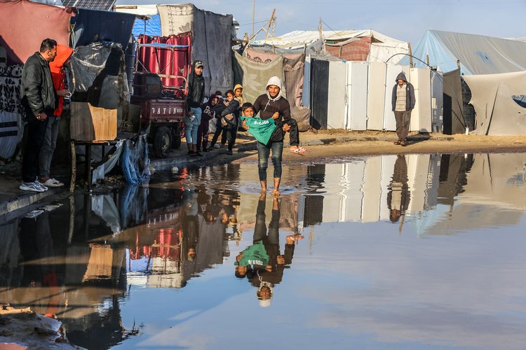 Gazze'de son 2 günde yerinden edilmişlerin barındığı 1540'tan fazla çadır su altında kaldı