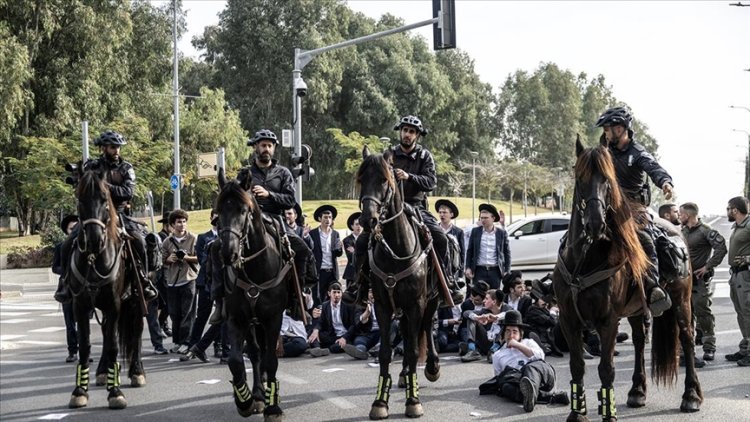 Tel Aviv'de ultra ortodoks yahudiler zorunlu askerliği protesto etti