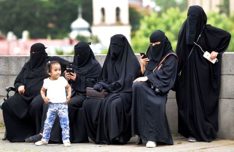 İtalya'da aşırı sağcı partiden burka ve peçe yasağı için yasa teklifi