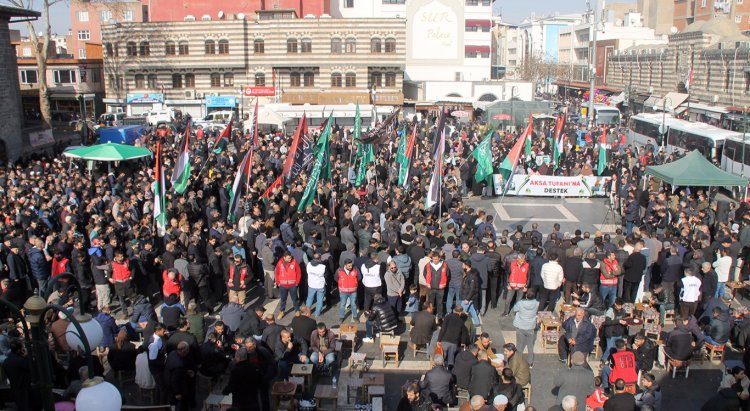 Türkiye genelinde Şehit Muhammed ed-Deyf ve 6 komutan için gıyabi cenaze namazı kılındı