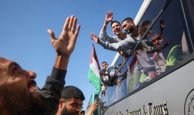 Siyonist İsrail'in sürgün ettiği 15 Filistinli esir Türkiye'ye getiriliyor