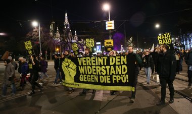 Avusturya'da binlerce kişi, aşırı sağcı FPÖ'ye karşı sokağa döküldü