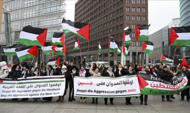 Almanya'da, Trump'ın Filistinlileri yerinden etme planı protesto edildi