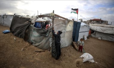 Gazze'de rüzgar ve yağış, Filistinlilerin sıkıntılarını daha da artırıyor