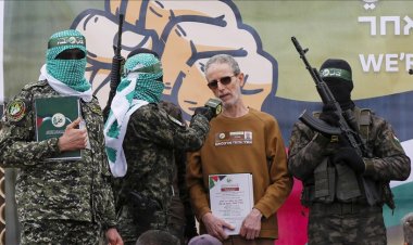 Gazze'den serbest bırakılan 3 İsrailli esir, Kassam Tugaylarına teşekkür etti