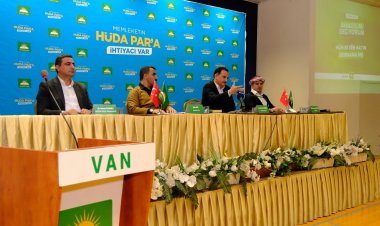 HÜDA PAR Van'da "Anadilimi seçiyorum" paneli düzenledi