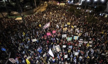 Tel Aviv'de yüzlerce kişi Netanyahu'dan anlaşmayı tamamlamasını istedi