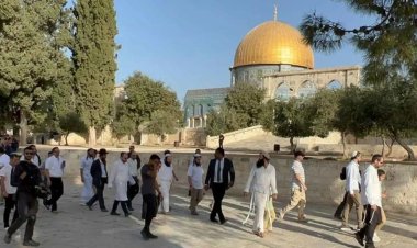 Siyonist İsrailliler Mescid-i Aksa'nın avlularını bastı