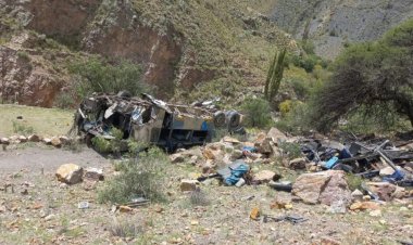 Bolivya'da otobüs uçuruma yuvarlandı: 31 ölü, 14 yaralı