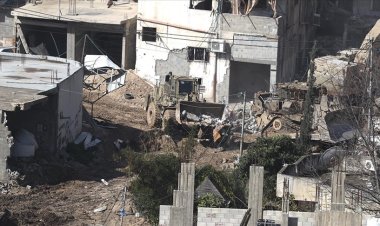 İsrail, Tulkerim Mülteci Kampı'nda Filistinlilere ait 16 evi yıktı