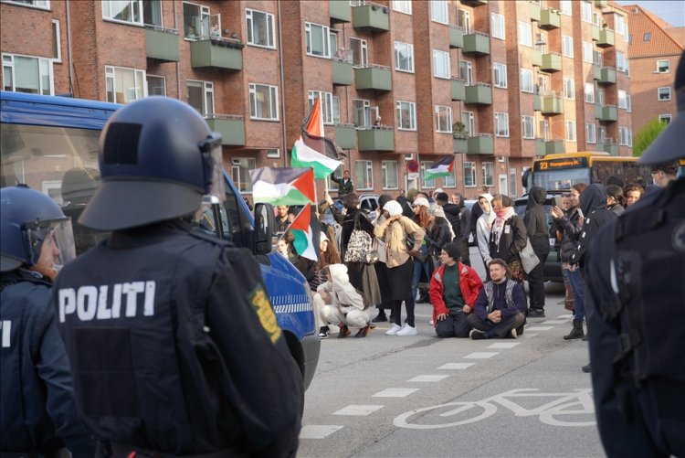 Danimarka'da Filistin destekçilerine polis saldırdı