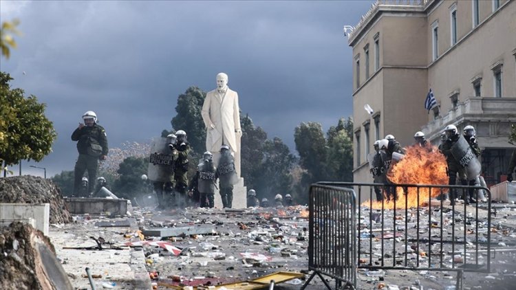 Yunanistan'da polis ve protestocular arasında arbede çıktı