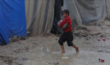 Gazze'de yerinden edilen Filistinliler, Ramazan'ı çadırlarda ve su baskınlarıyla karşıladı