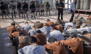 İsrail hapishanelerinde 350’si çocuk en az 9500 Filistinli var