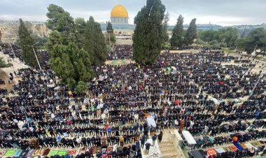 Digel astengîyên îşxalkeran, 90 hezar misilman li Mescîda Eqsayê sef girtin