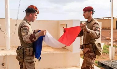 Sömürgeci Fransa'nın Senegal'deki varlığı sona eriyor