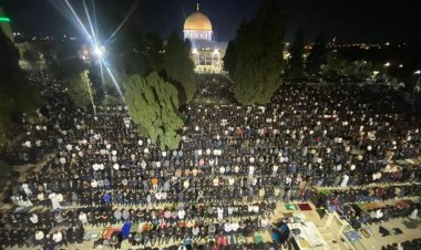 130 bin Filistinli yatsı ve teravih namazını Mescid-i Aksa'da kıldı