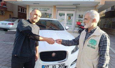 Antalyalı hayırsever lüks aracını Gazze için bağışladı