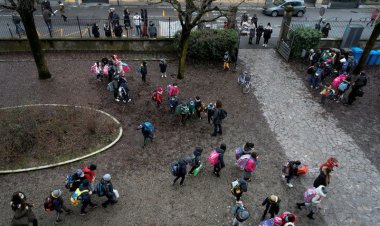 İtalya'da okullarda "cinsiyetsizlik" sembollerinin kullanılması yasaklandı