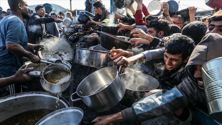 İşgalci İsrail, Gazze’de Filistinlilere yönelik tehditlerini artırarak yeni bir açlık dalgası oluşturmak istiyor