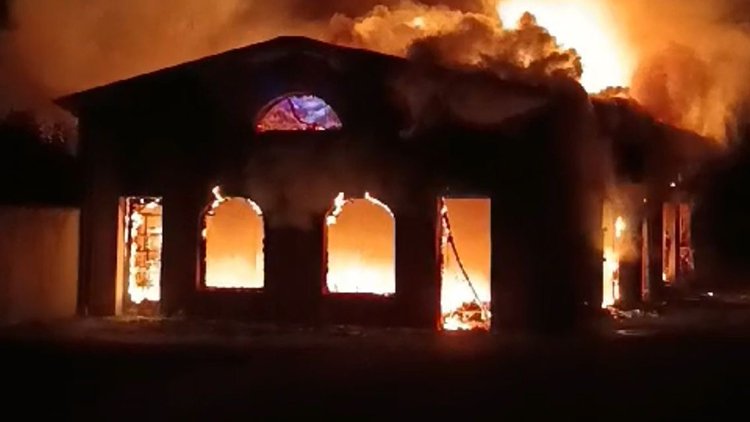 Fransa’da kundaklanan cami için bekleyiş: İbadethanemize kavuşmak İstiyoruz