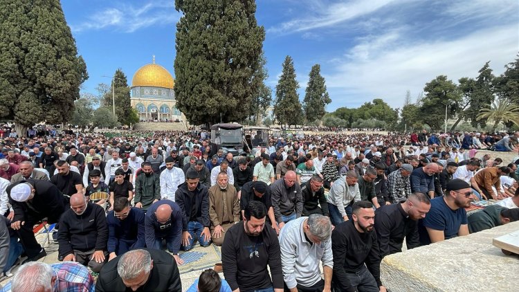 80 bin kişi, Cuma namazını Mescid-i Aksa’da kıldı