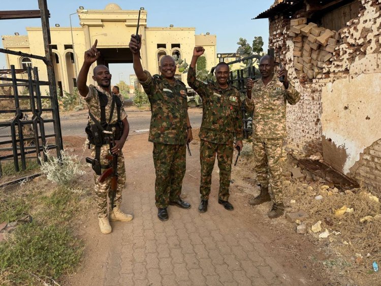 Sudan ordusu Başkanlık Sarayı'nı ele geçirdi