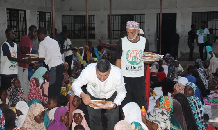 Avrupa Yetim Eli Derneği'nden Burundi’de iftar sofraları kuruldu