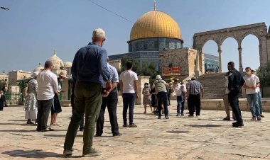 Siyonist İsrailliler Mescid-i Aksa'ya baskın düzenledi