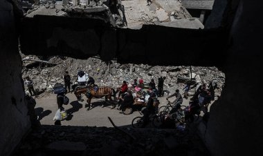 Katil İsrail 18 aydır süren saldırılarıyla Gazze'deki işgalini genişleterek göçü artırıyor