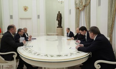 Putin, Hamaney’in “önemli uluslararası gelişmeleri” içeren mesajını Arakçi’den teslim aldı