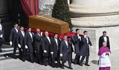 Vatikan'da Papa Franciscus için cenaze töreni düzenleniyor