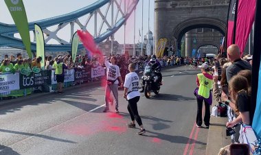 İngiltere'nin İşgalci İsrail'e desteğine maratonda boyalı protesto