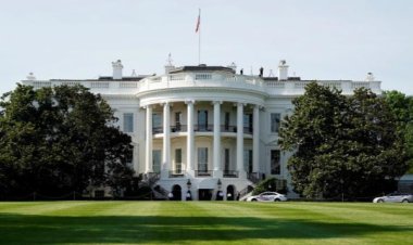 Beyaz Saray'ın bahçesine, ABD'de suça karışan göçmenlerin posteri asıldı