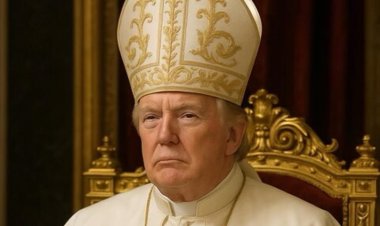 Trump'ın resmi hesabından kendisini Papa olarak gösteren fotoğraf paylaşıldı