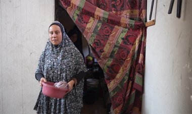 İşitme engelli Ala, mezun olduğu üniversitenin 'enkazına' sığındı