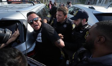 ABD'de, göçmenlerin tutulduğu merkezin önünde protesto düzenlendi