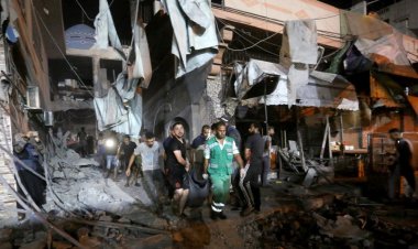 Katil İsrail, Gazze'nin kuzeyindeki El-Avde Hastanesinin çevresini bombaladı