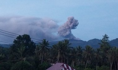 Endonezya'daki Dukono Yanardağı'nda patlama meydana geldi