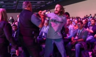 Microsoft, şirketin İsrail ile işbirliğini protesto eden çalışanının işine son verdi