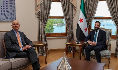 ABD'nin Suriye temsilcisi Barrack'tan  Şara'ya: Yabancı savaşçılar ve İsrail adımlarına övgü