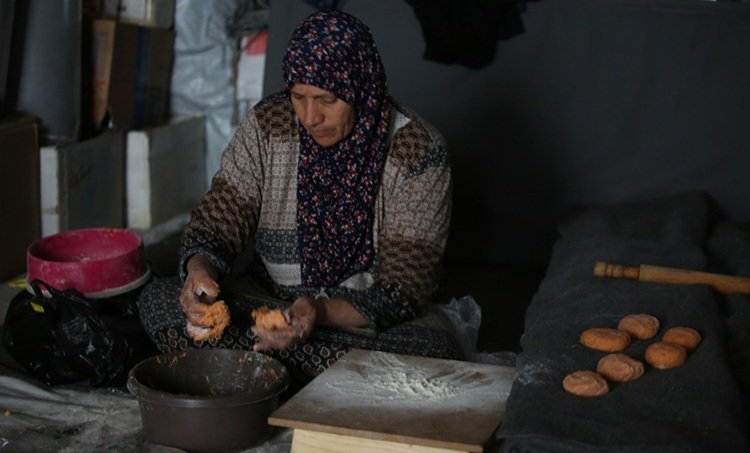 Gazzeli anne: Keşke herkes bunu denese de Gazzelilerin nasıl beslendiğini görse