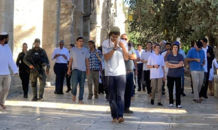 Filistin topraklarını gasbeden İsrailliler, Mescid-i Aksa'ya baskın düzenledi