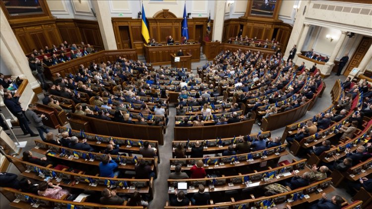 Ukrayna, Trump'ın “modern sömürgecilik” anlaşmasını parlamentodan alkışlarla geçirdi