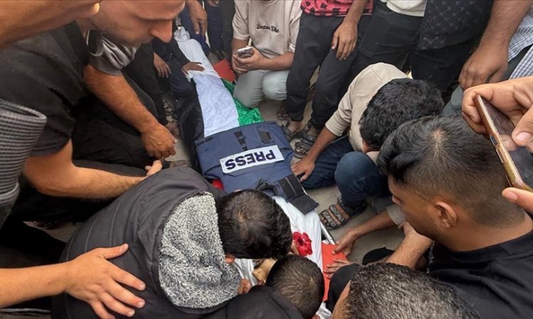 Katil İsrail, Han Yunus'ta Nasır Hastanesi'ne saldırdı: 1'i gazeteci 2 şehit