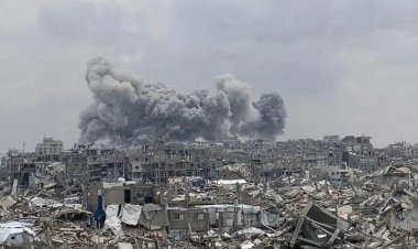 Gazze'deki binalar şidetli bir şekilde patlatılıyor