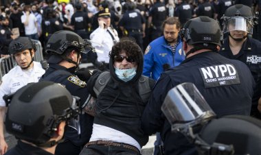 New York'ta düzensiz göçmenlere destek protestolarında 65 kişi gözaltına alındı