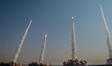 İran, İsrail'in saldırılarına karşılık balistik füze saldırıları başlattı